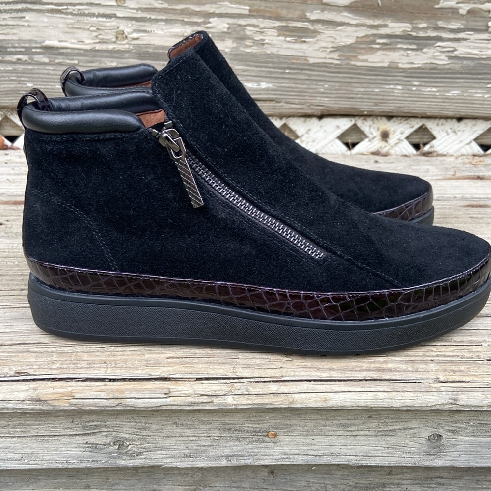 New! Donald J Pliner ‘Meira2’ Black Oily Suede Flatform Booties Women’s Size 9.5 - Picture 3 of 13